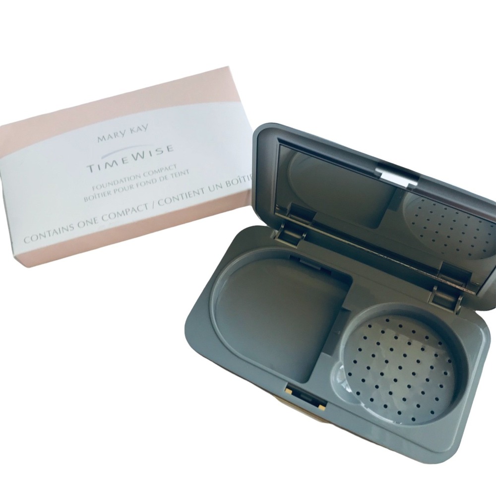 Mary Kay FOUNDATION COMPACT 869100 PLATINUM Empty Refillable NIB NEW